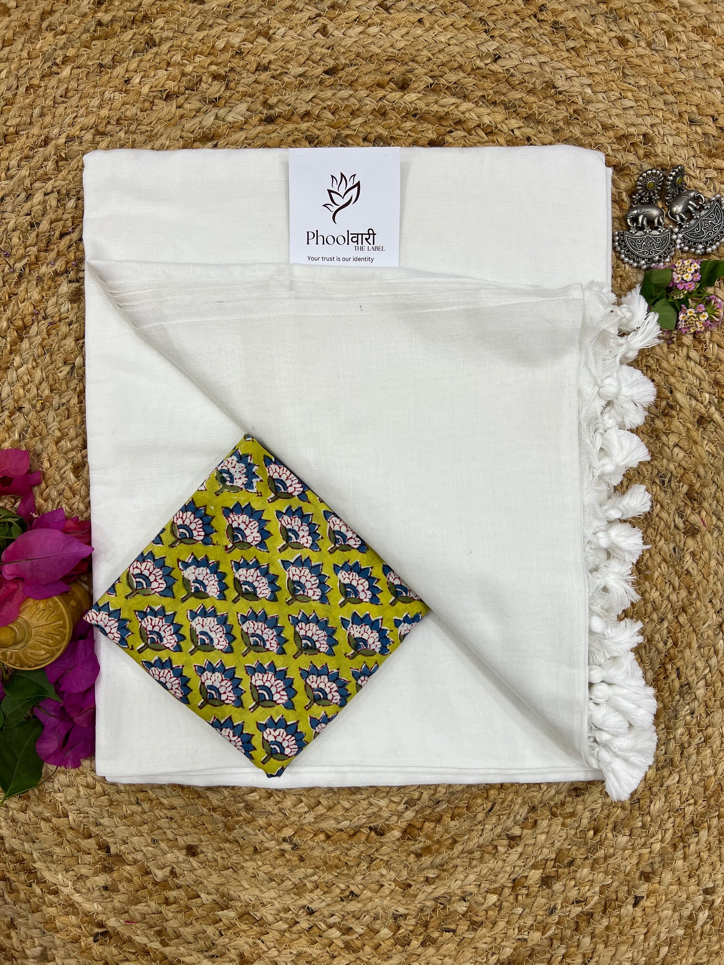 Phoolwari White Handloom Saree