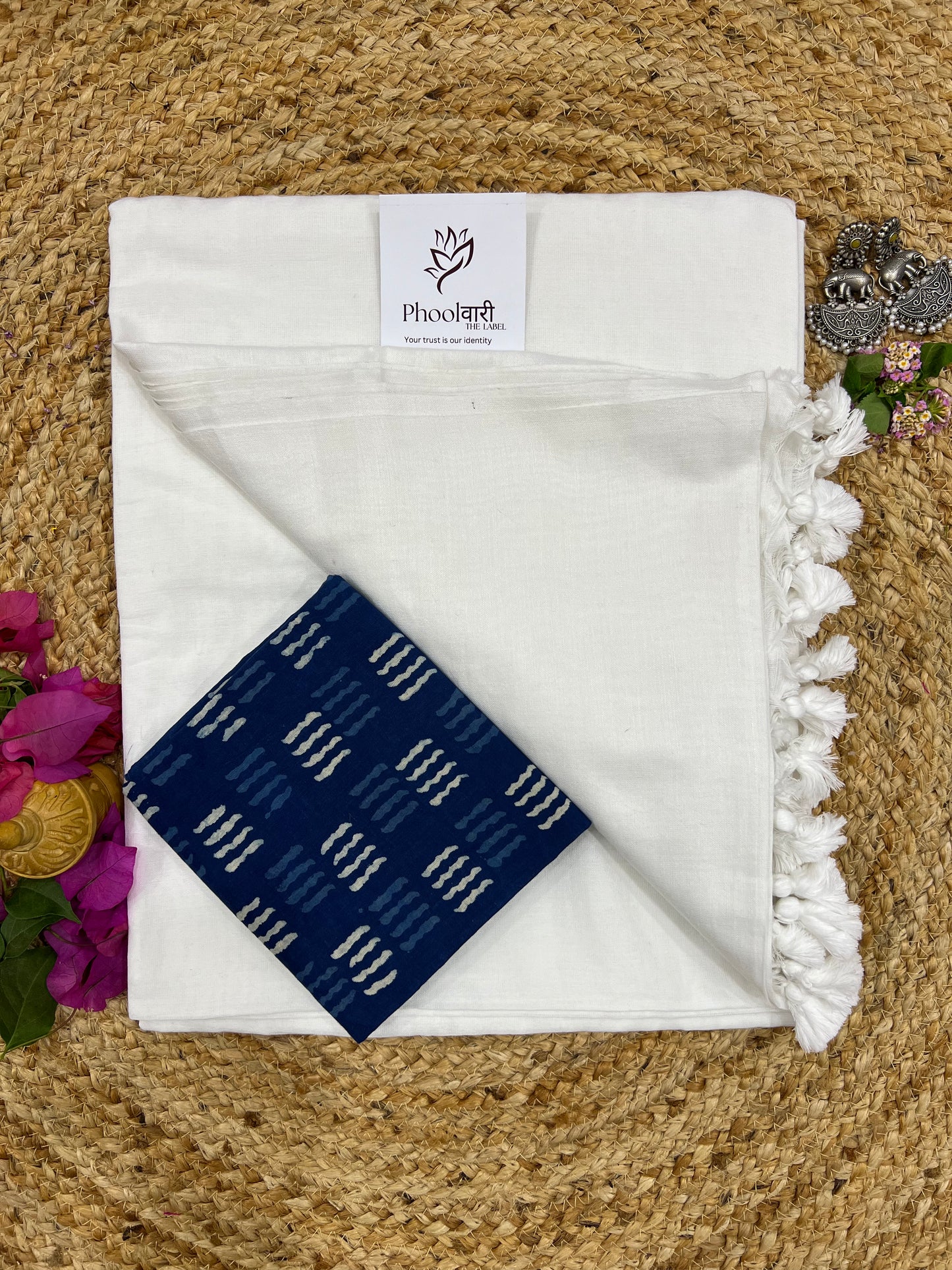 Phoolwari White Handloom Saree