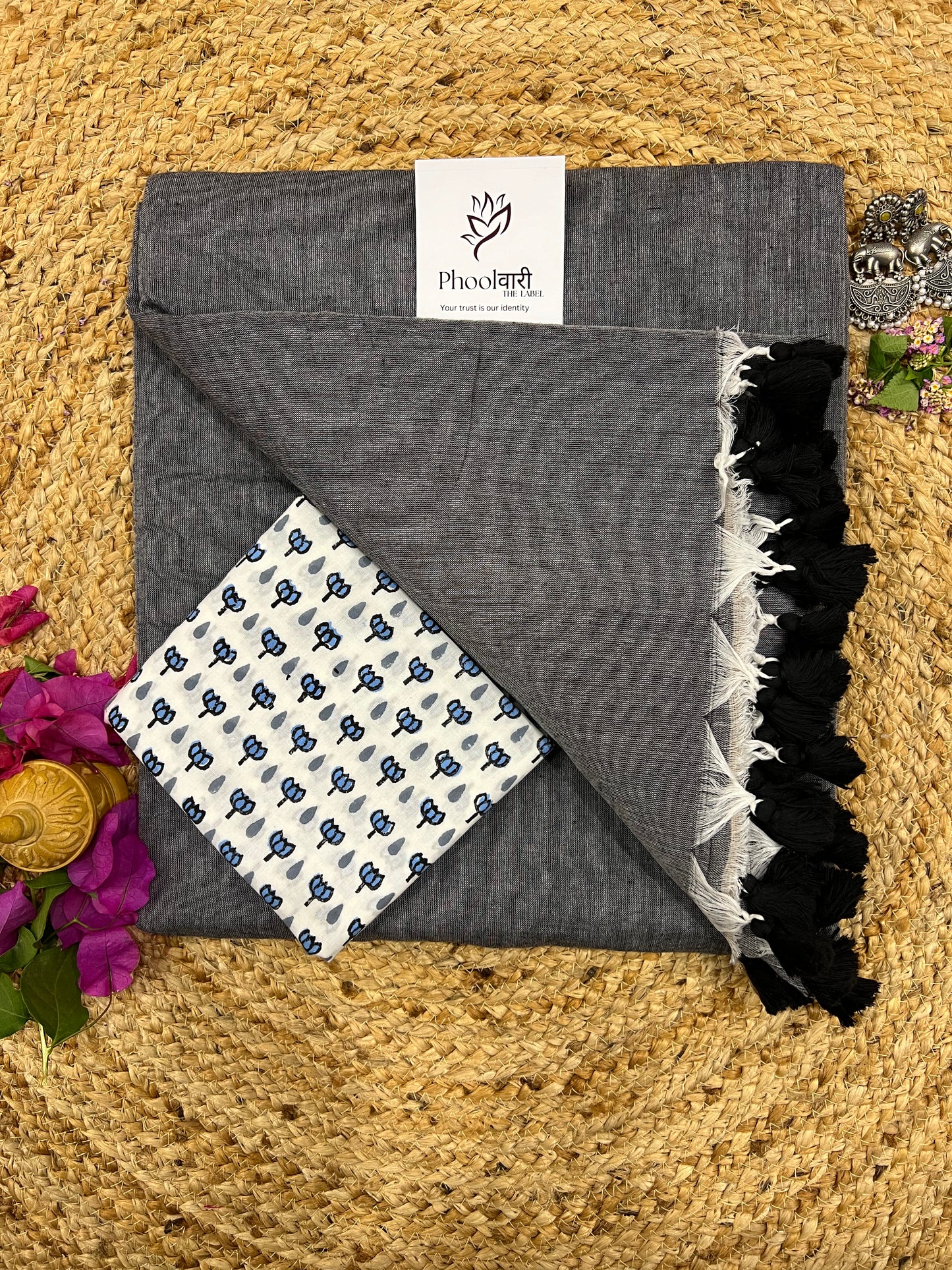 Phoolwari Grey Handloom Saree