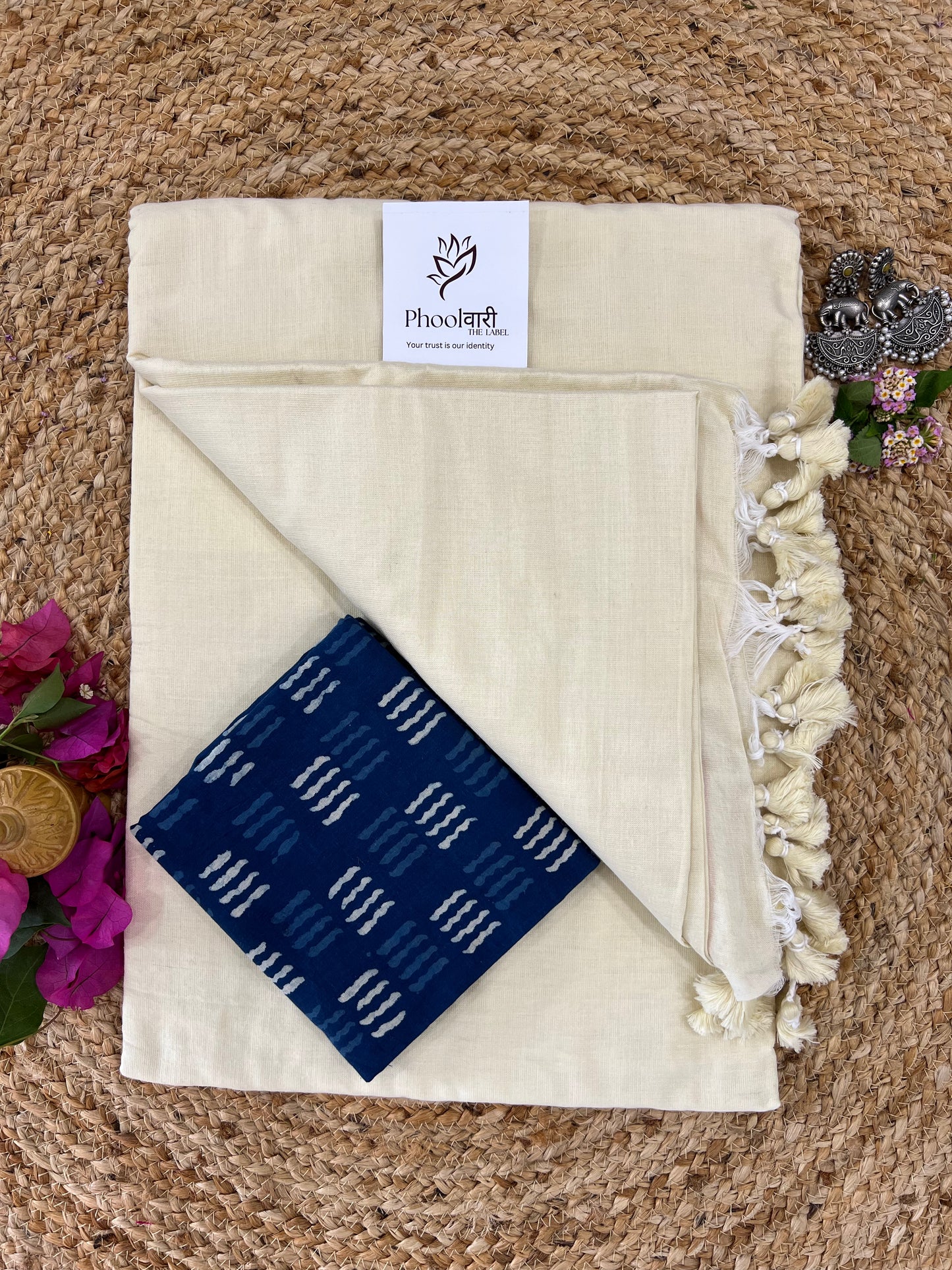 Phoolwari Off White Handloom Saree