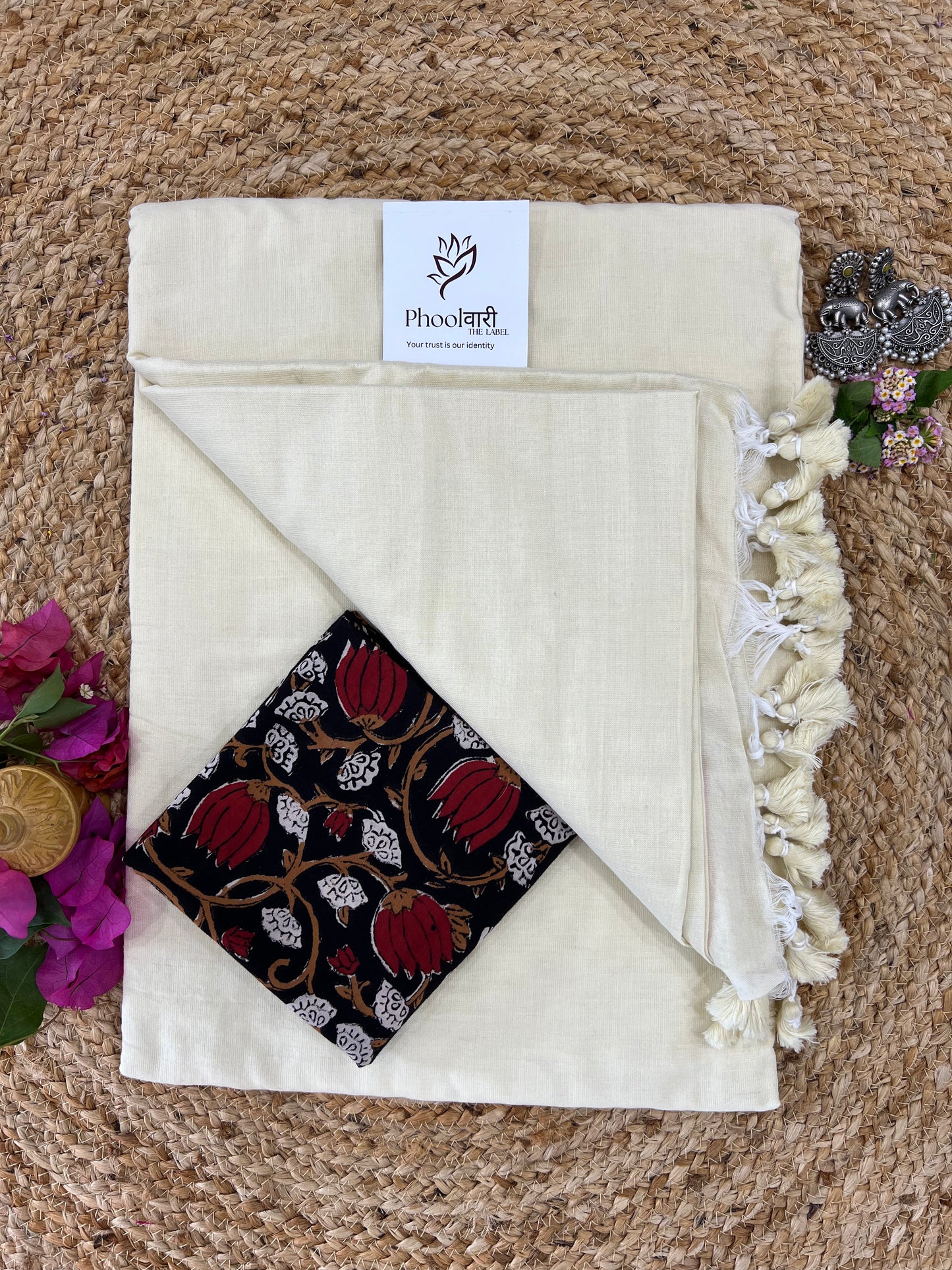 Phoolwari Off White Handloom Saree